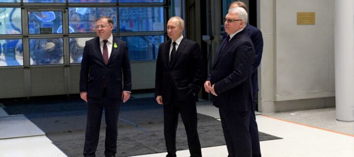 Президент России Владимир Путин посетил Обуховский завод концерна «Алмаз-Антей»