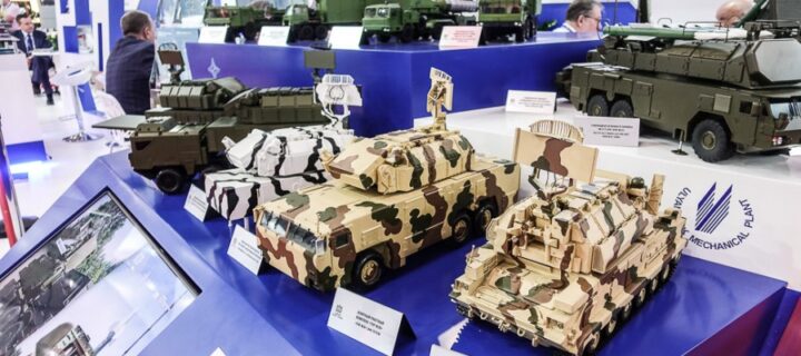 На оружейной выставке в Абу-Даби представили военную продукцию ижевских оружейников
