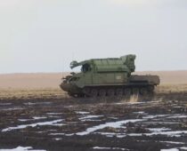 Расчеты ЗРК «Тор-М2У» защищают российские войска в зоне СВО от воздушного нападения противника