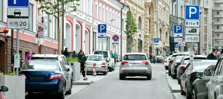 В праздничные дни 1, 8 и 9 мая парковки на всех улицах Москвы будут бесплатными