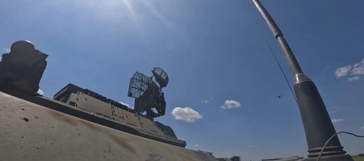 В зоне проведения СВО на Донбассе расчеты ЗРК «Тор-М1» успешно уничтожают БПЛА противника