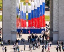 Ко Дню флага России в парках Москвы пройдут спектакли, концерты и творческие занятия