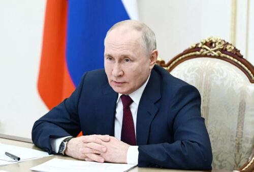Путин поручил учредить госнаграду для заслуженных профессиональных династий
