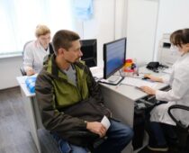 В России в 2024 году намерены ввести диспансерное наблюдение за работниками