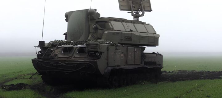 Сотни сбитых целей на счету расчета ЗРК “Тор-М2”, несущего службу в зоне СВО на Донбассе