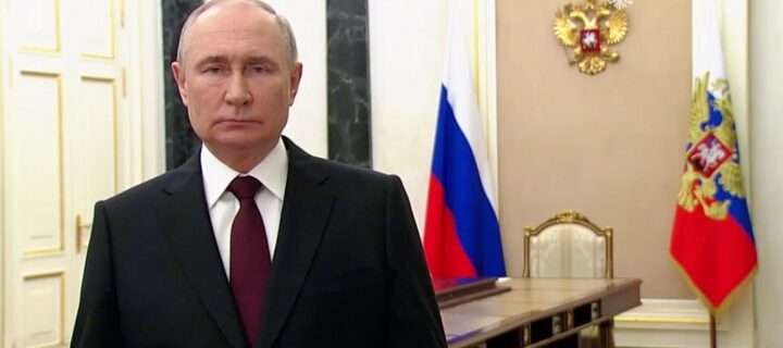 Путин отметил, что женщины занимают 40% руководящих постов в России